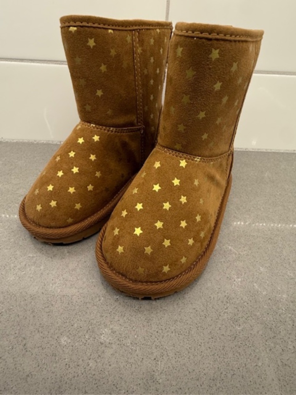 Gap Little Girl Faux Sherpa Brown Gold Star Print Gold Boots Sz 10 -Barely worn
